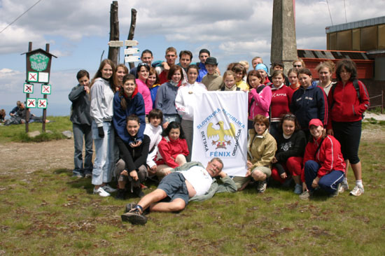 Účastníci Letnej školy FÉNIXu 2005 v Heľpe na vrchole Kráľovej hole
